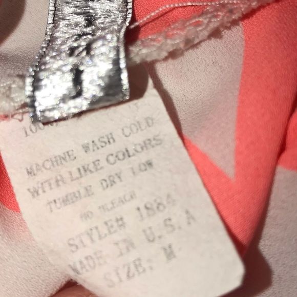 Gingy & Cocoa M neon coral and white chevron 3/4 sleeve flowy top - Picture 2 of 6